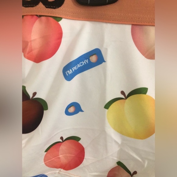 White peachy fruit print hot short shorts size Large brand‎ new - Picture 12 of 13